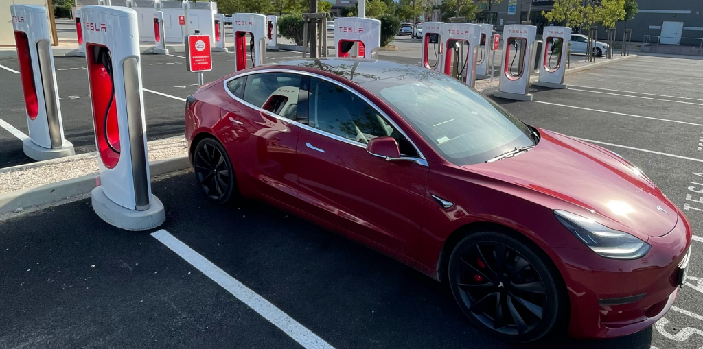 Bons plans et astuces recharge Tesla et voiture électrique en France